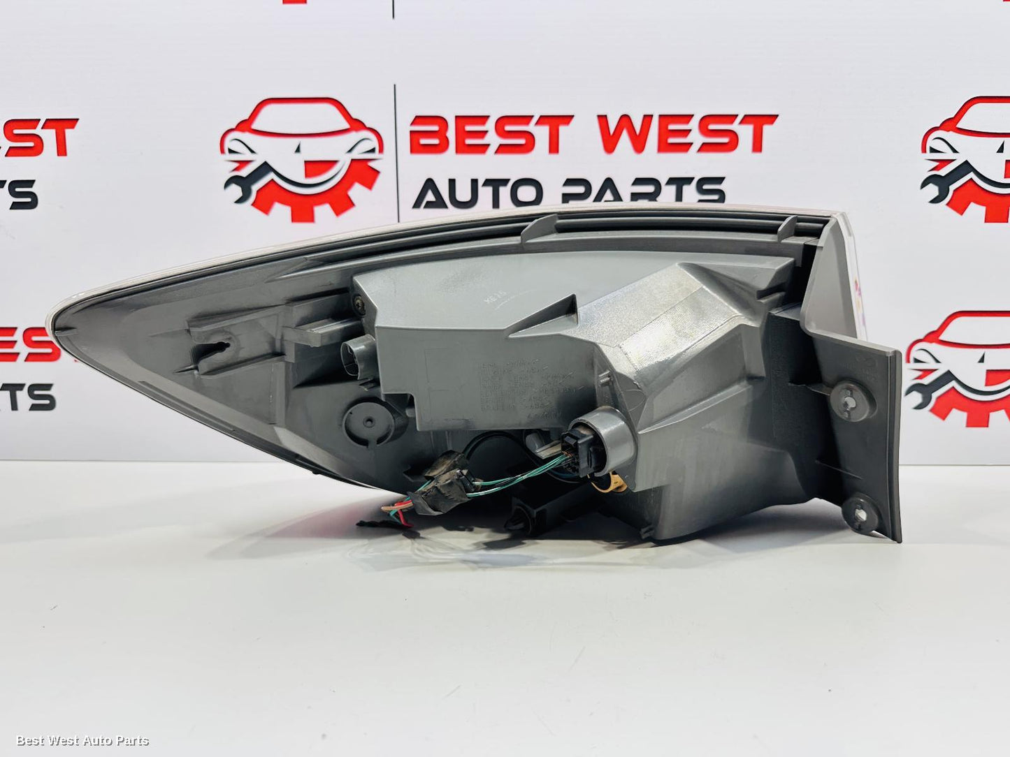 2008 MAZDA CX9 Right Taillight