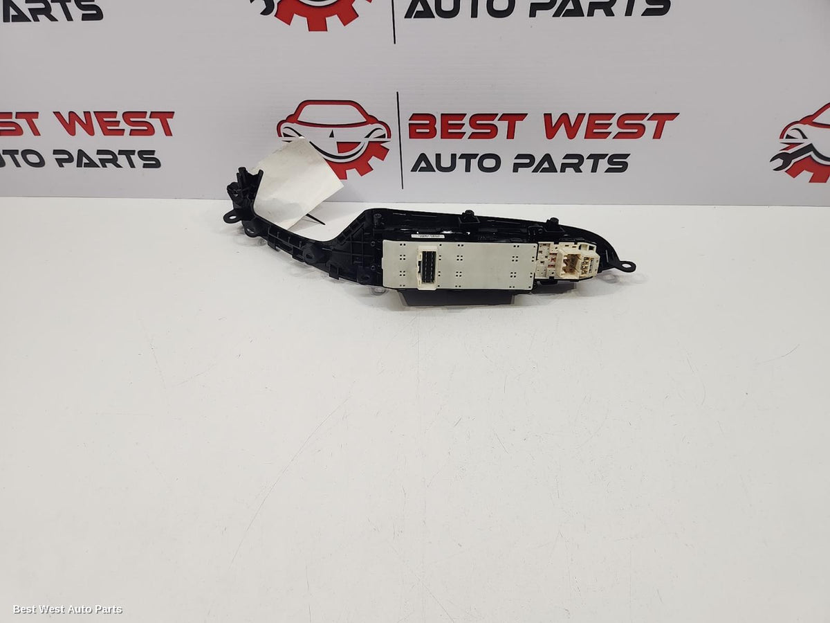 2015 HYUNDAI I30 Pwr Dr Wind Switch