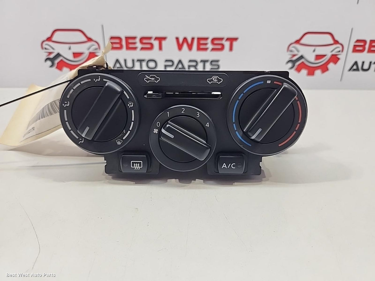 2015 NISSAN PULSAR Heater/Ac Controls
