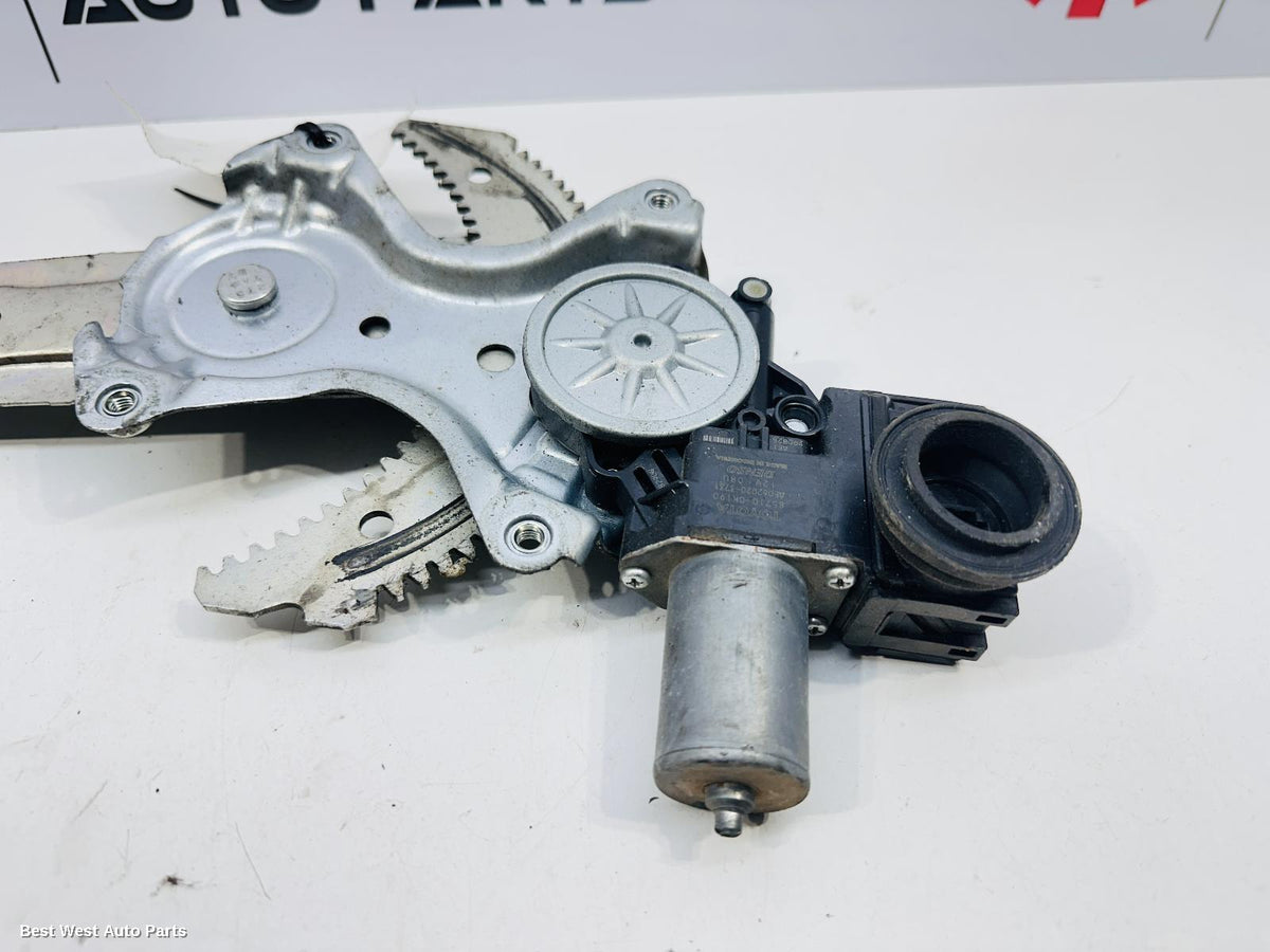 2018 TOYOTA HILUX Right Front Window Reg/Motor