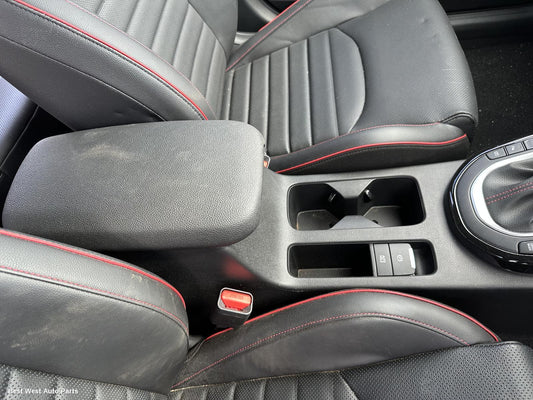 2023 KIA CERATO Console