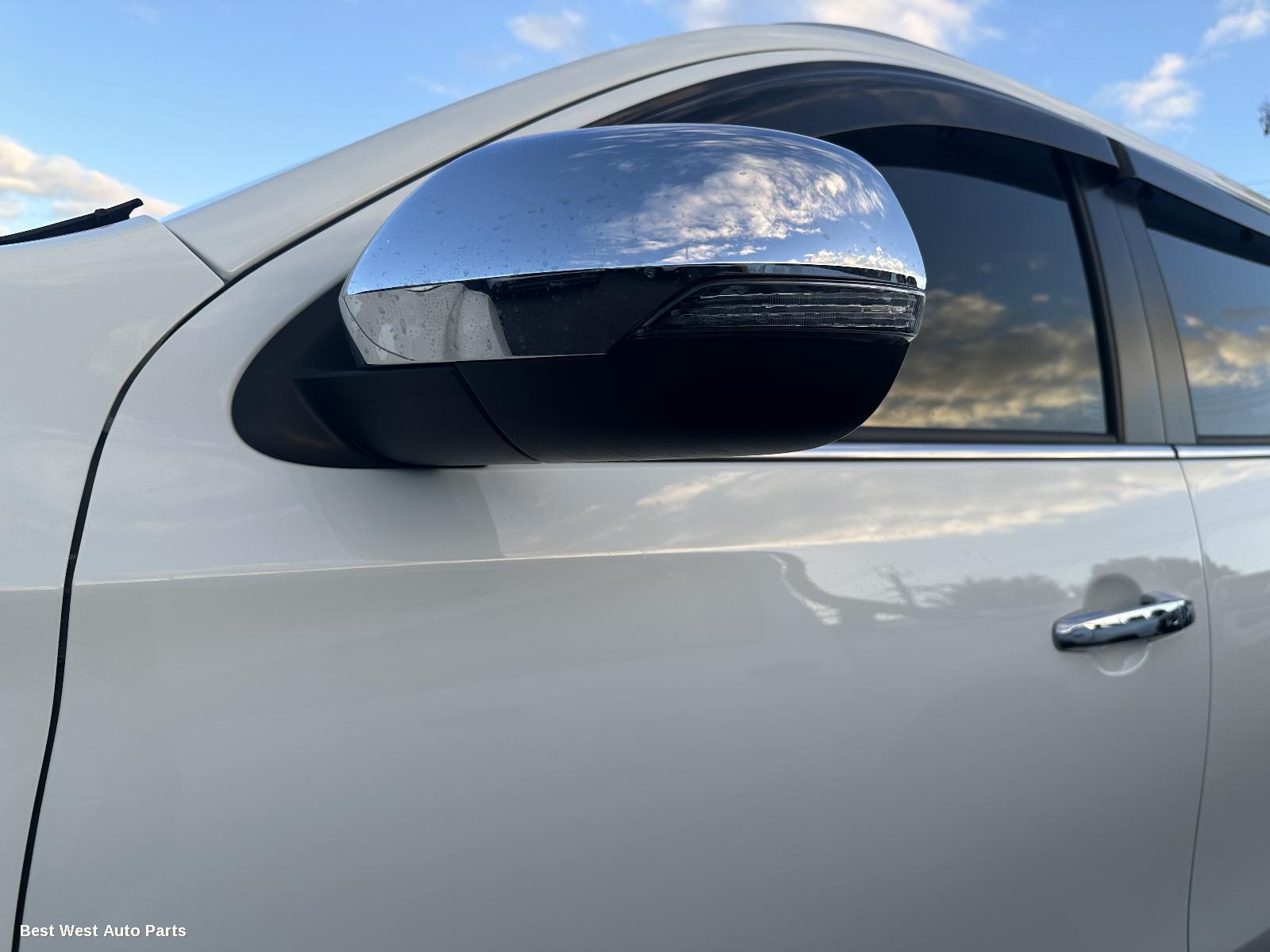 2025 MITSUBISHI PAJERO Left Door Mirror