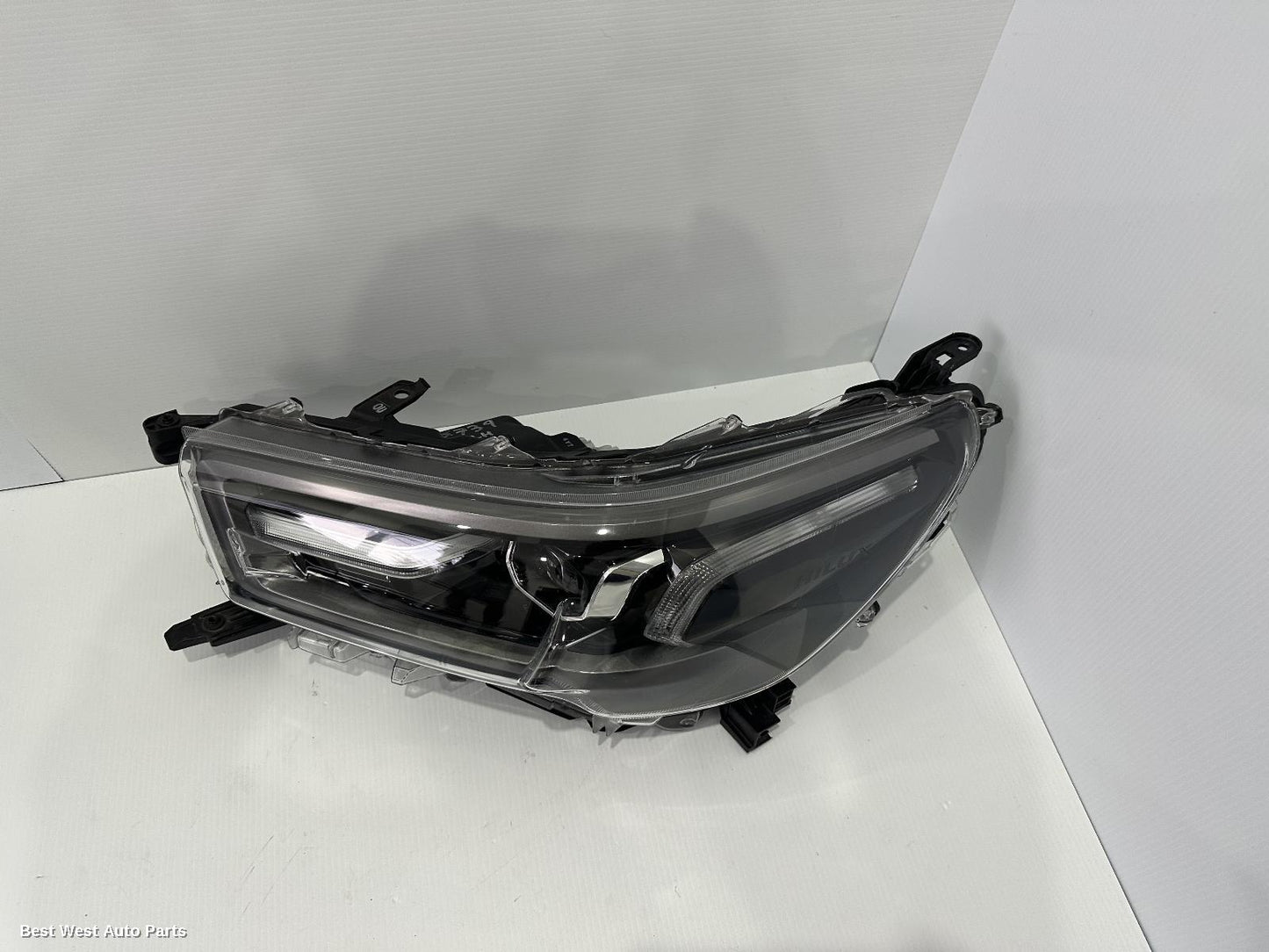 2024 TOYOTA HILUX Left Headlamp
