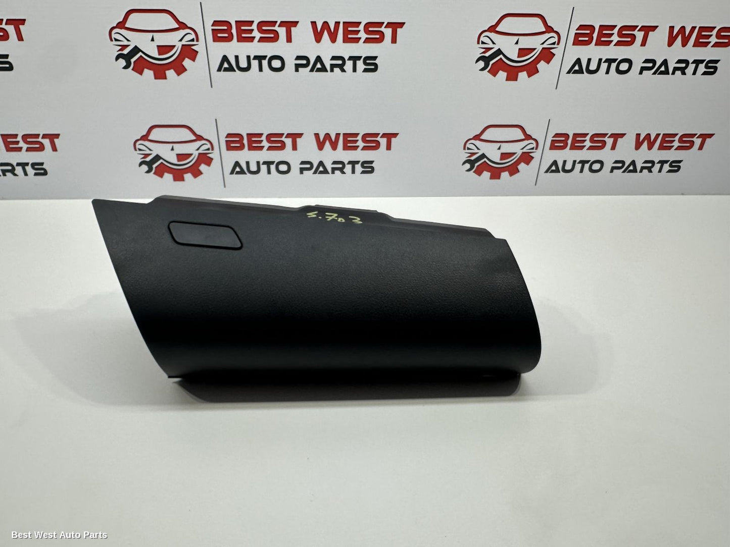 2024 TOYOTA HILUX Glove Box