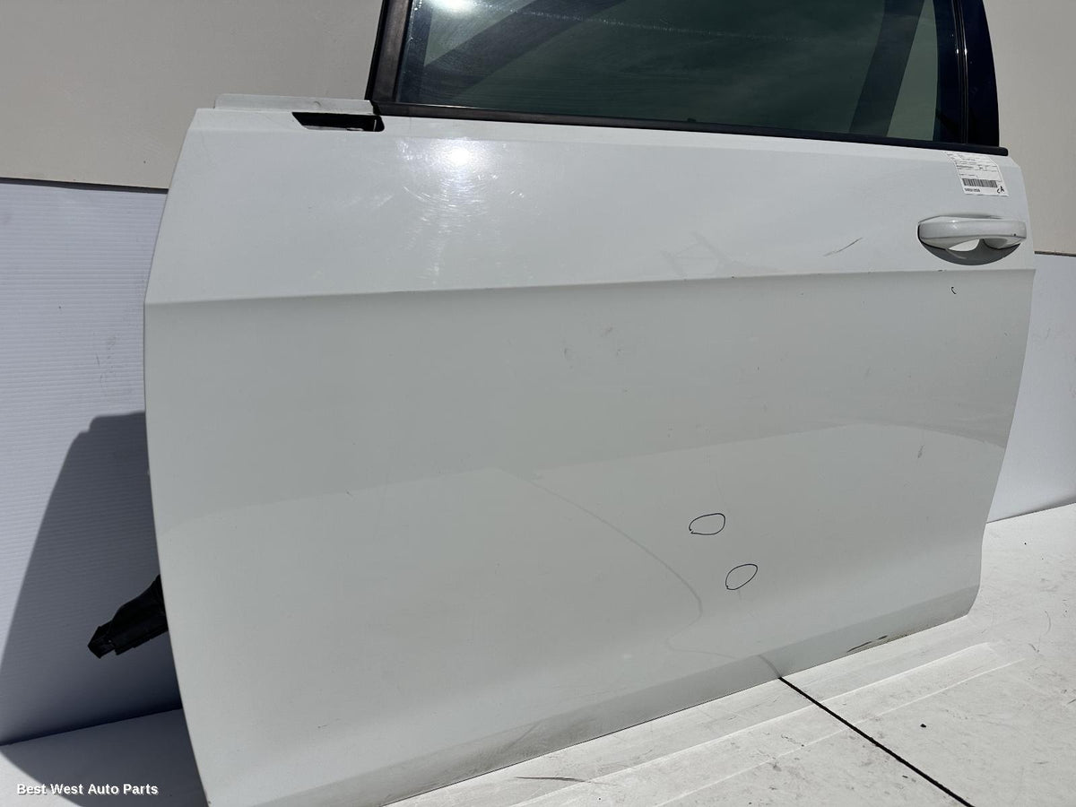 2013 VOLKSWAGEN GOLF Left Front Door