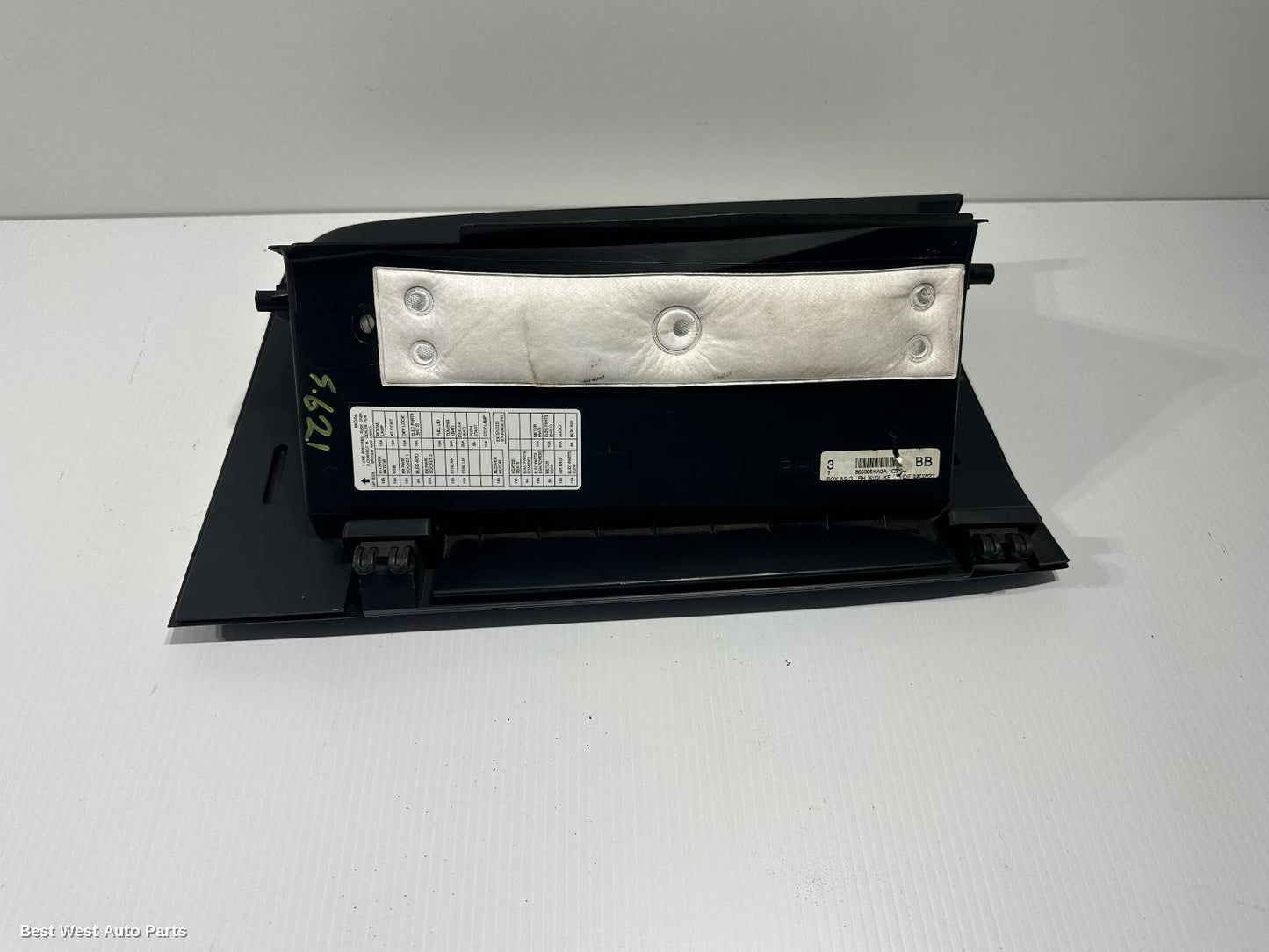 2023 NISSAN NAVARA Glove Box