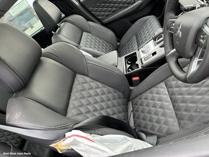 2023 MITSUBISHI OUTLANDER Console