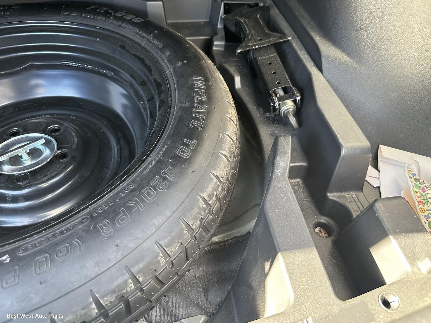 2019 MITSUBISHI ECLIPSE CROSS Jack/Tool Kit