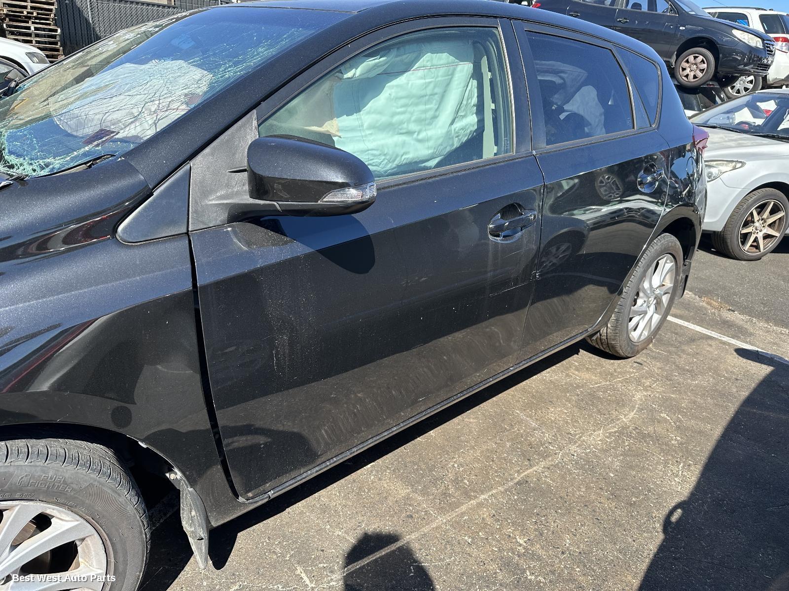 2015 TOYOTA COROLLA Left Front Door