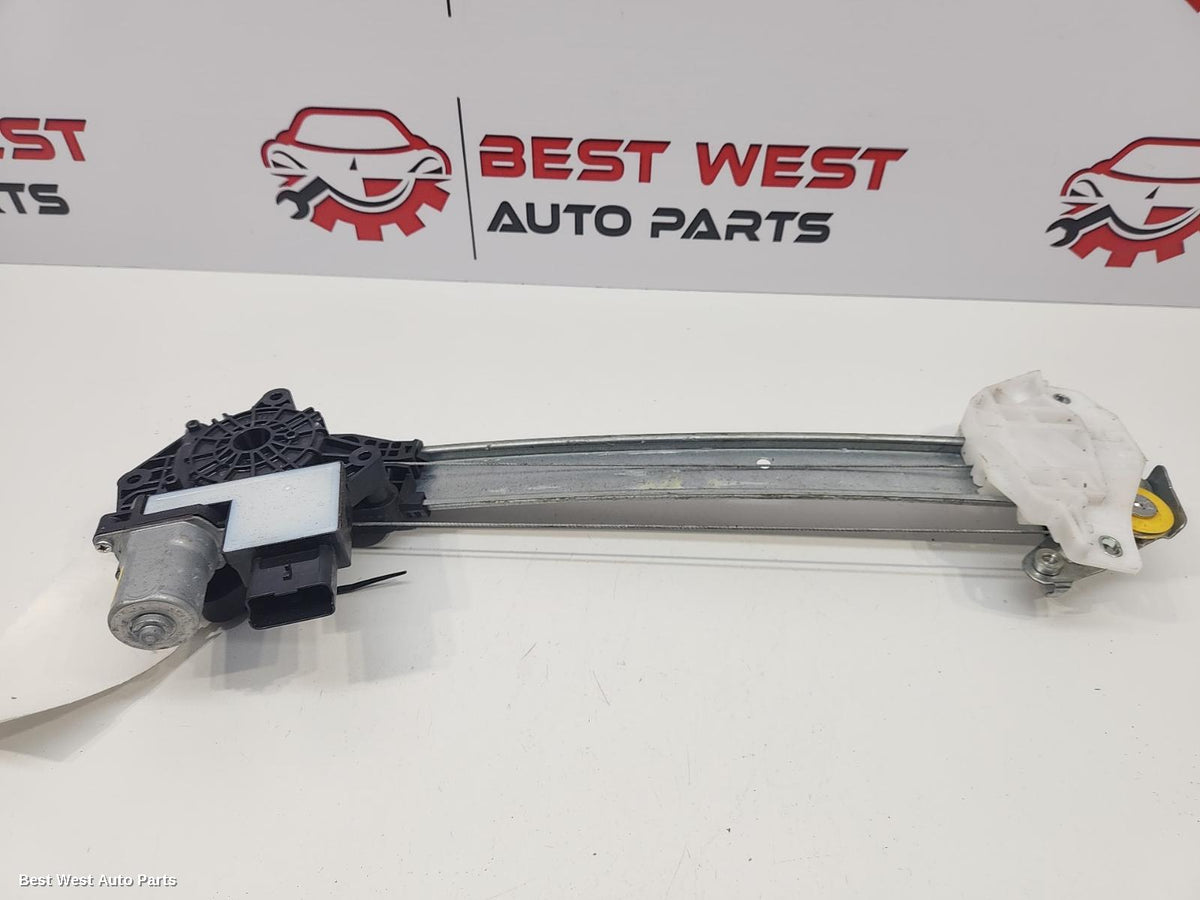 2025 MITSUBISHI OUTLANDER Right Front Window Reg/Motor