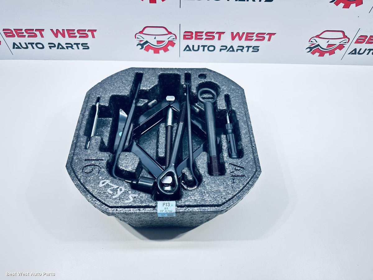 2018 HYUNDAI I30 Jack/Tool Kit