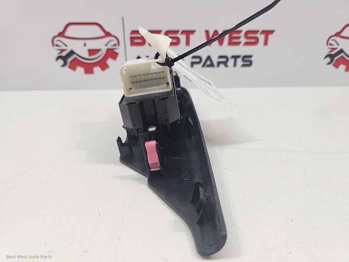 2018 TOYOTA HILUX Pwr Dr Wind Switch