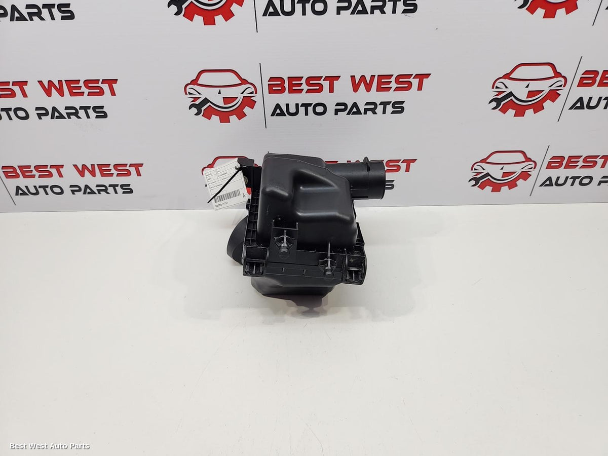 2015 NISSAN JUKE Air Cleaner/Box