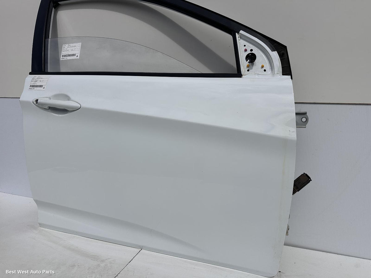 2015 HYUNDAI ACCENT Right Front Door