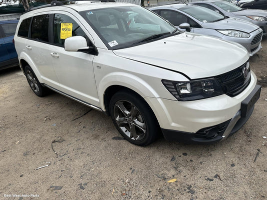 2015 FIAT FREEMONT Right Guard