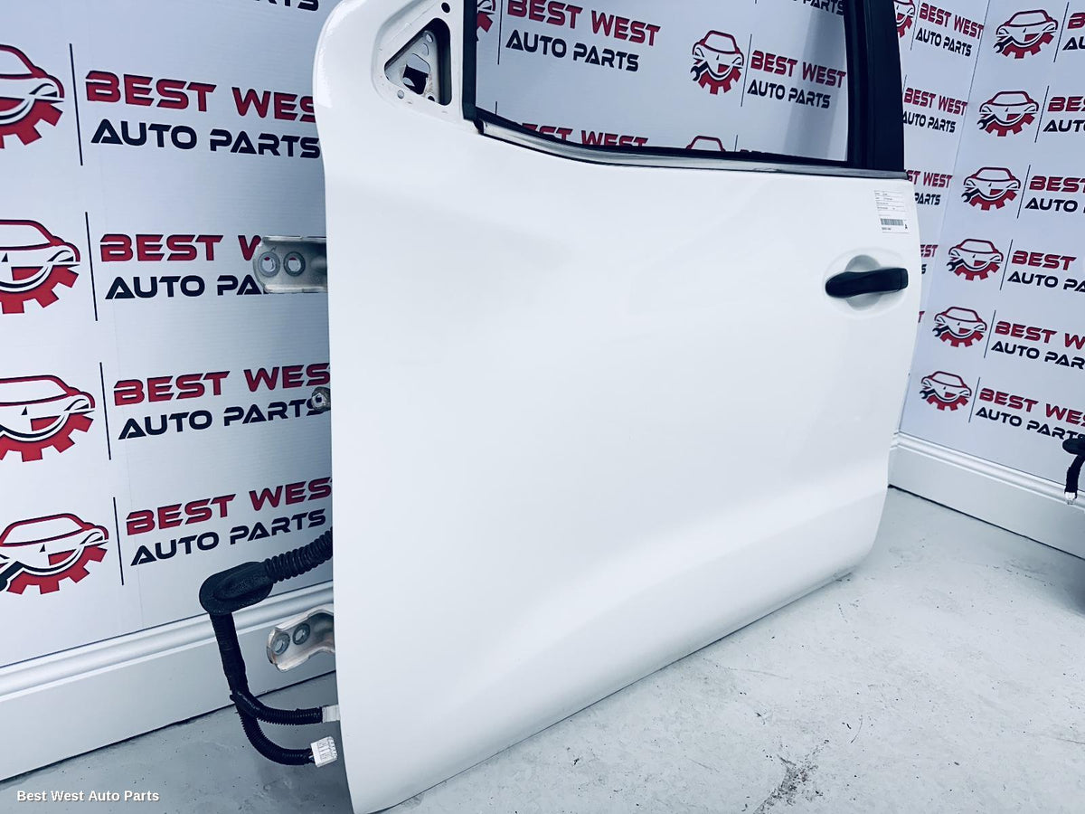 2018 NISSAN NAVARA Left Front Door