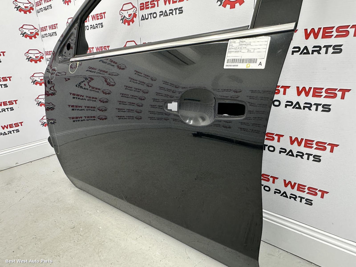 2019 MITSUBISHI PAJERO Left Front Door