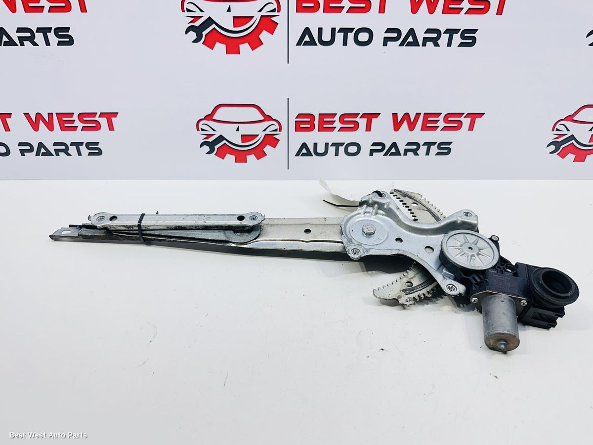 2018 TOYOTA HILUX Right Front Window Reg/Motor