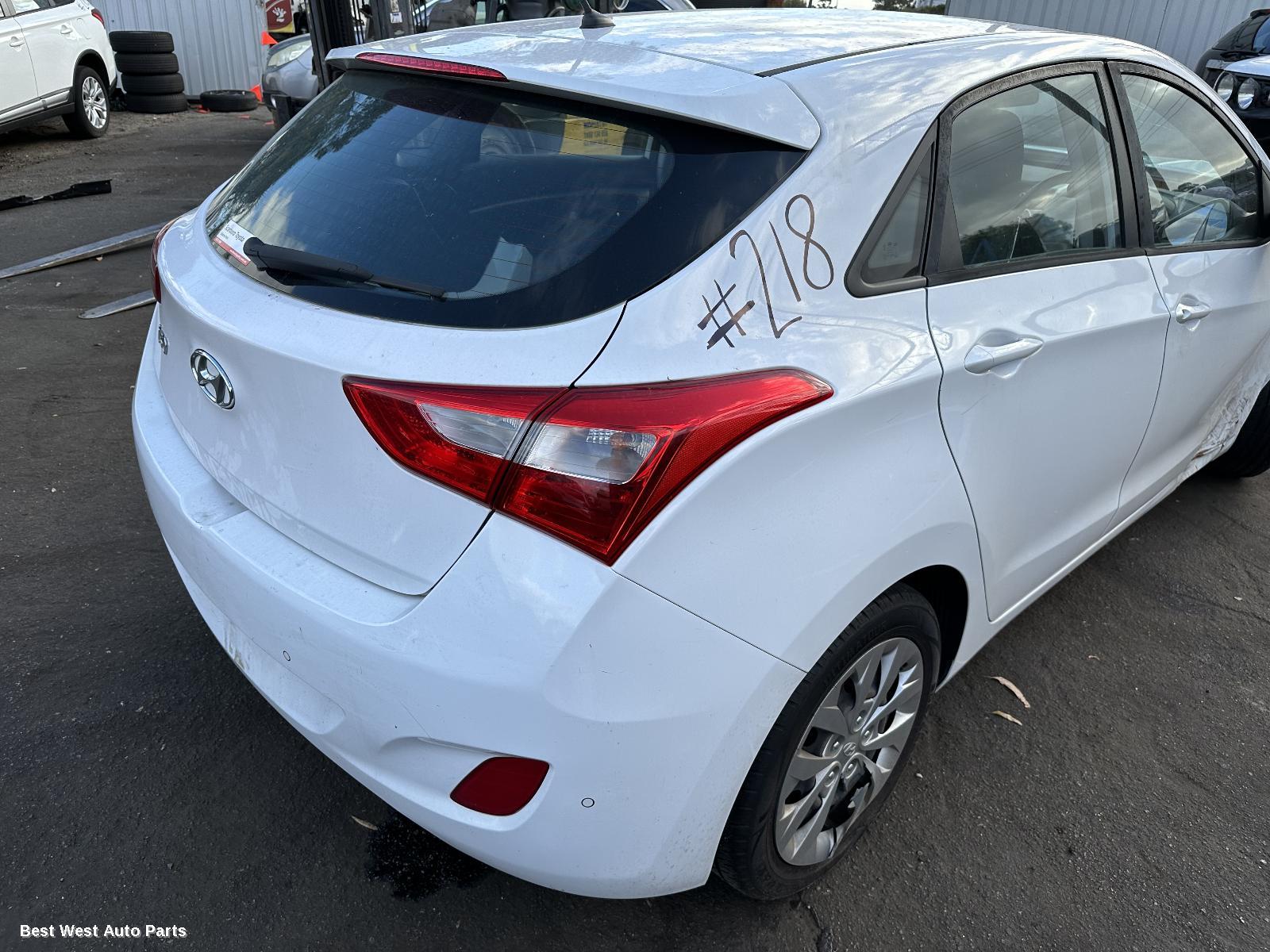 2016 HYUNDAI I30 Right Front Hub Assembly