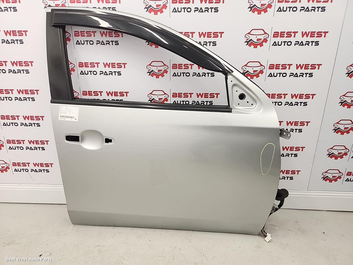 2019 MITSUBISHI TRITON Right Front Door