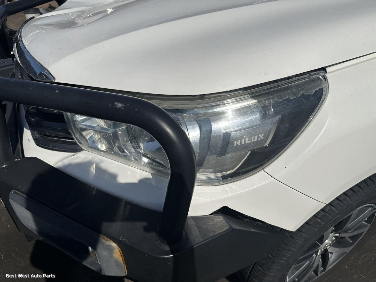 2017 TOYOTA HILUX Left Headlamp