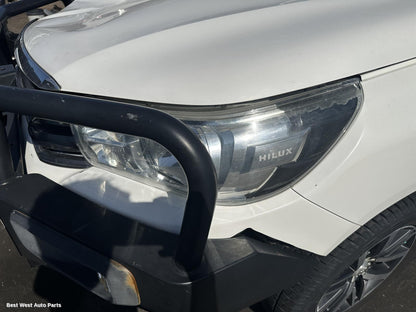 2017 TOYOTA HILUX Left Headlamp