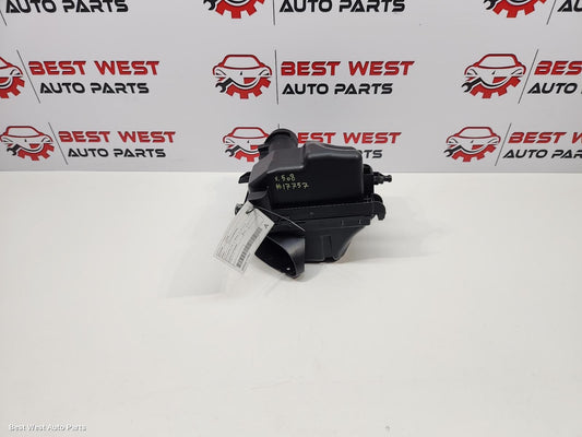 2015 NISSAN JUKE Air Cleaner/Box