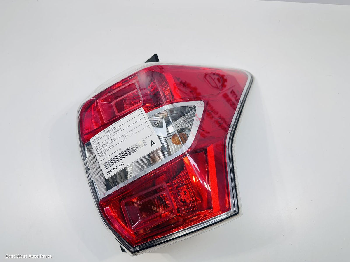 2015 SUBARU FORESTER Right Taillight