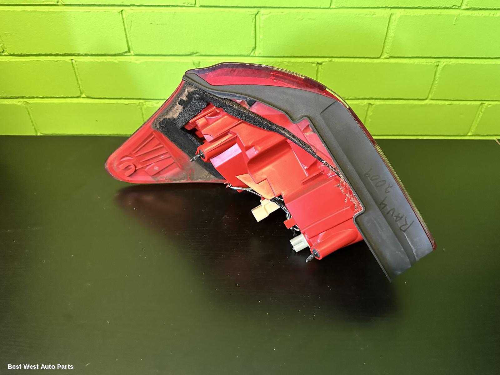 2011 TOYOTA RAV4 Right Taillight
