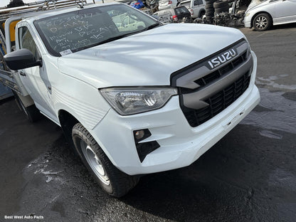 2020 ISUZU DMAX Right Front Hub Assembly