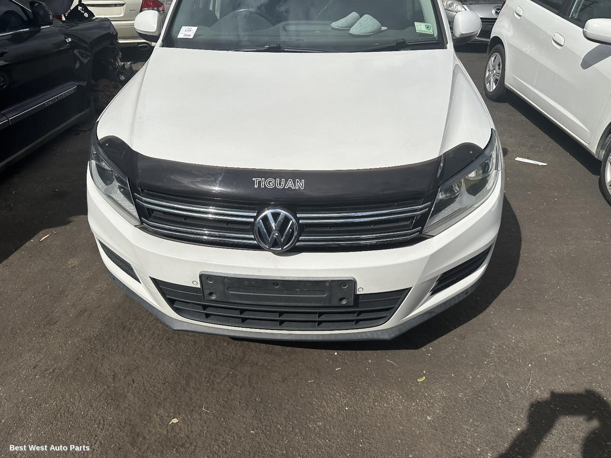 2012 VOLKSWAGEN TIGUAN Right Taillight