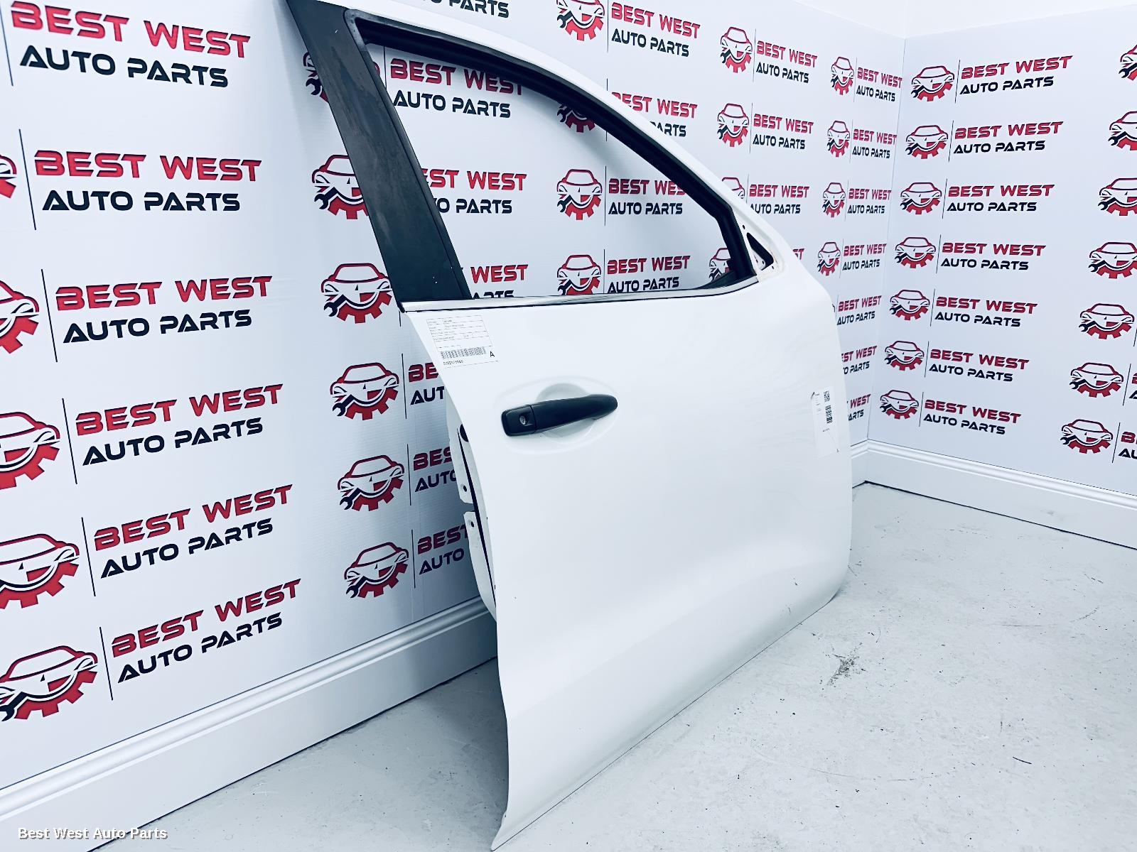 2018 NISSAN NAVARA Right Front Door