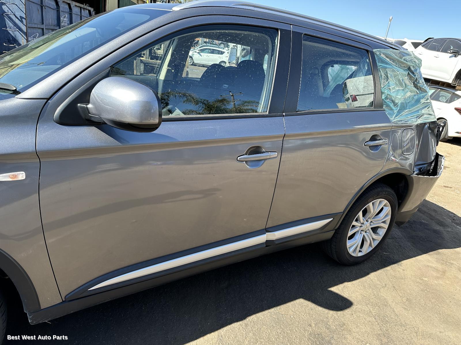 2019 MITSUBISHI OUTLANDER Left Front Door