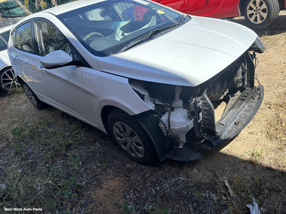 2015 HYUNDAI ACCENT Right Front Door