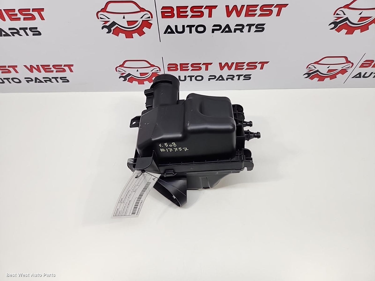 2015 NISSAN JUKE Air Cleaner/Box