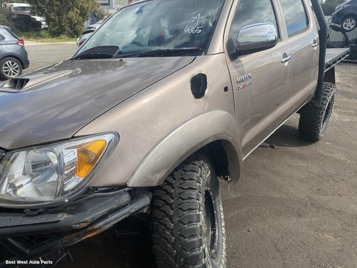 2007 TOYOTA HILUX Left Front Hub Assembly