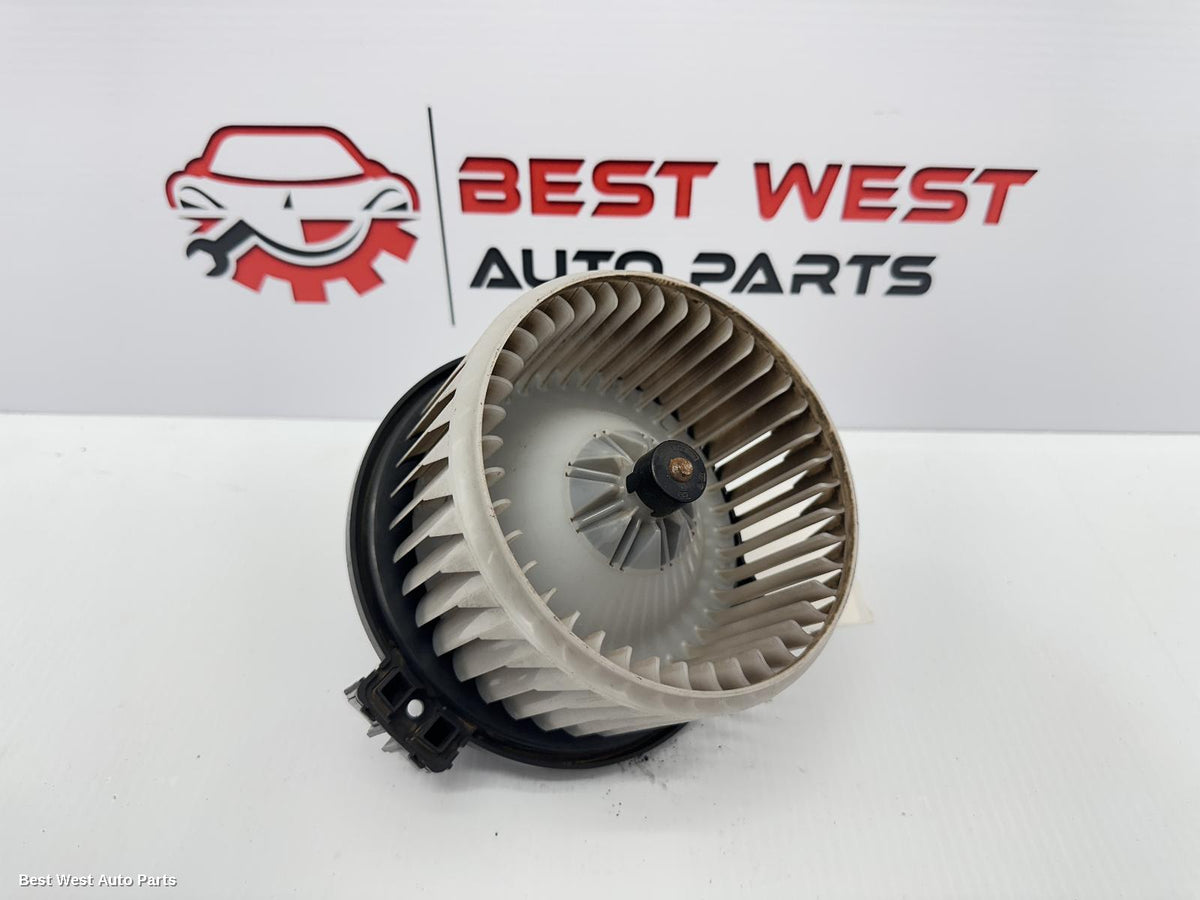 2017 MITSUBISHI PAJERO Heater Fan Motor