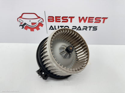2017 MITSUBISHI PAJERO Heater Fan Motor