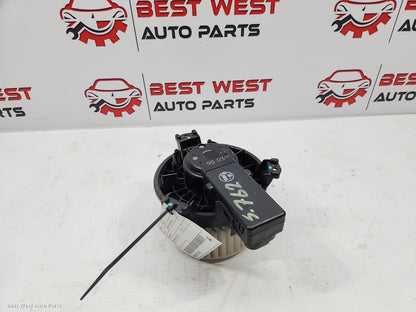 2017 TOYOTA HILUX Heater Fan Motor