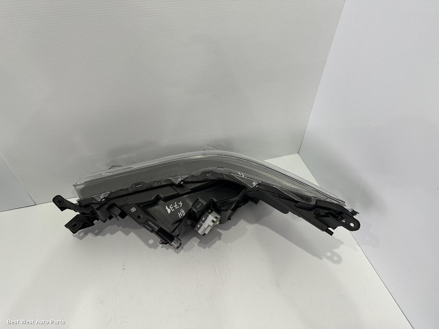 2024 TOYOTA HILUX Right Headlamp