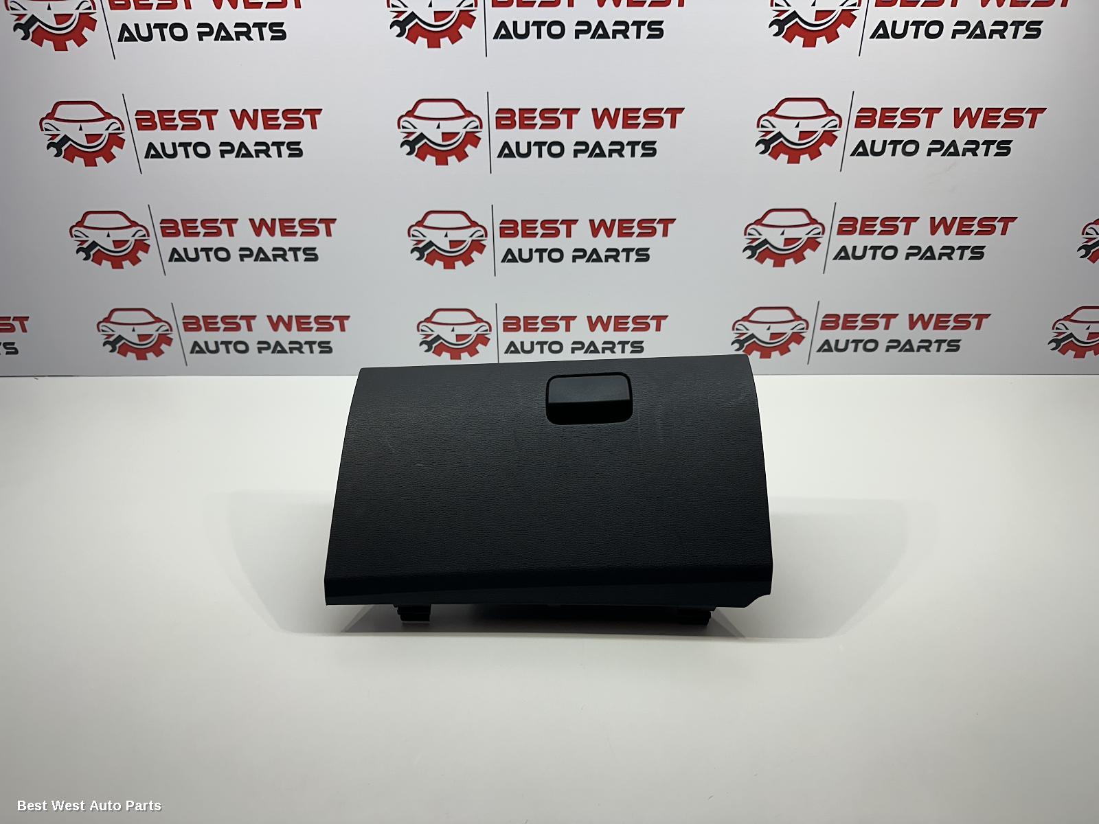 2023 MITSUBISHI OUTLANDER Glove Box