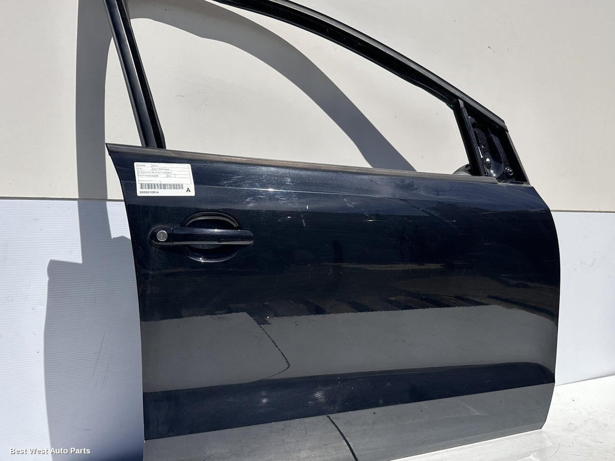 2013 VOLKSWAGEN POLO Right Front Door