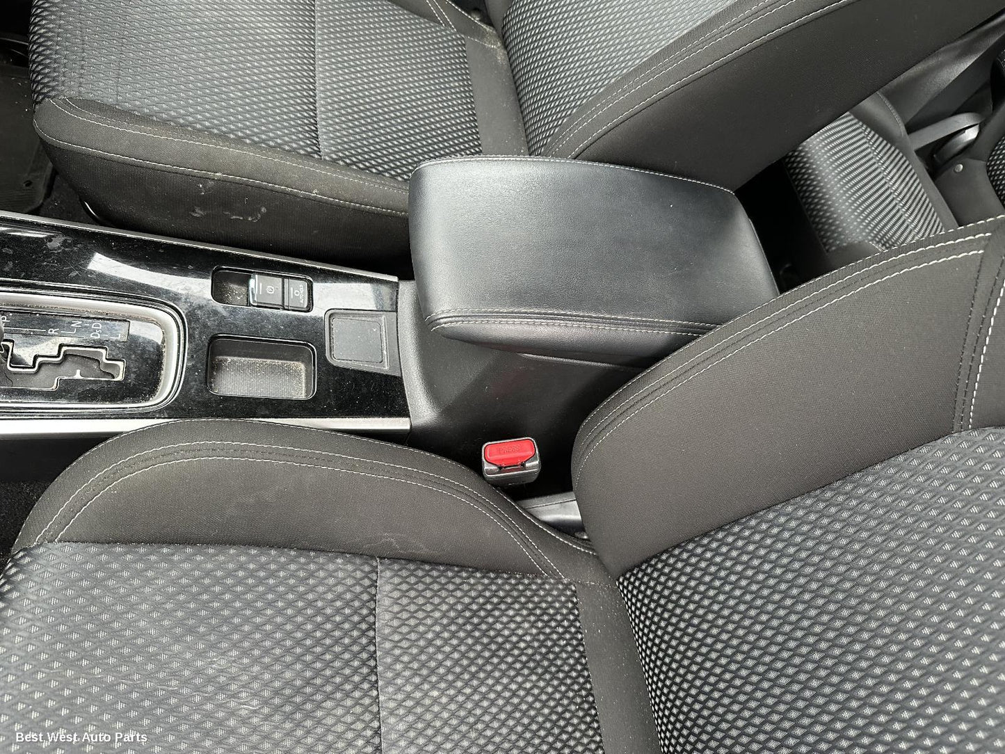 2021 MITSUBISHI OUTLANDER Console
