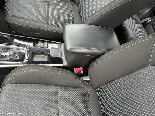 2021 MITSUBISHI OUTLANDER Console