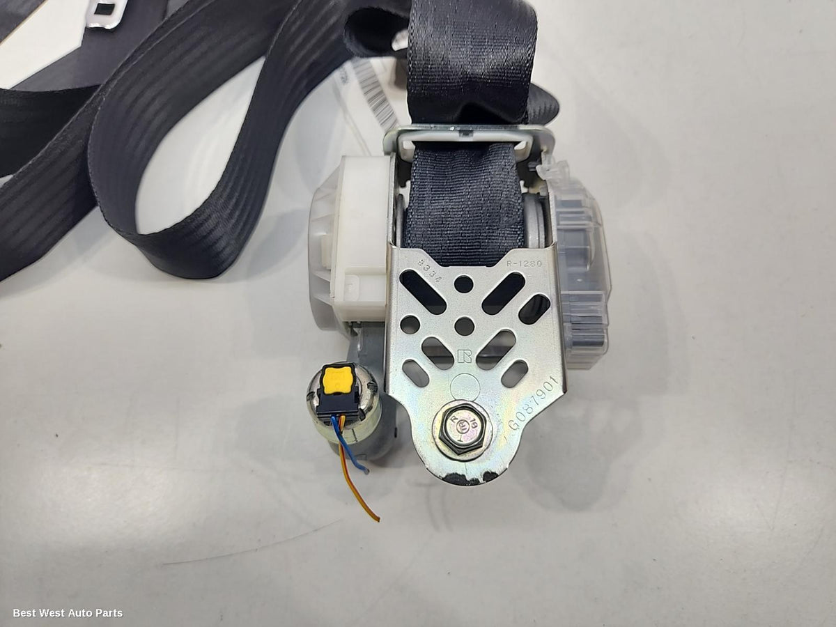 2017 SUBARU FORESTER Seatbelt/Stalk