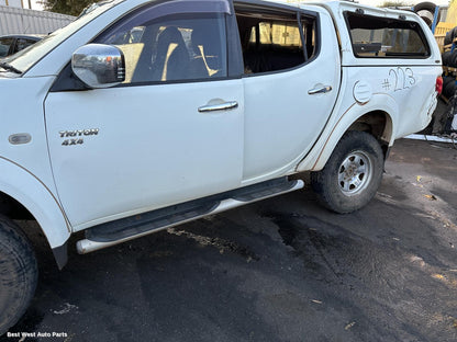 2010 MITSUBISHI TRITON A/C Compressor