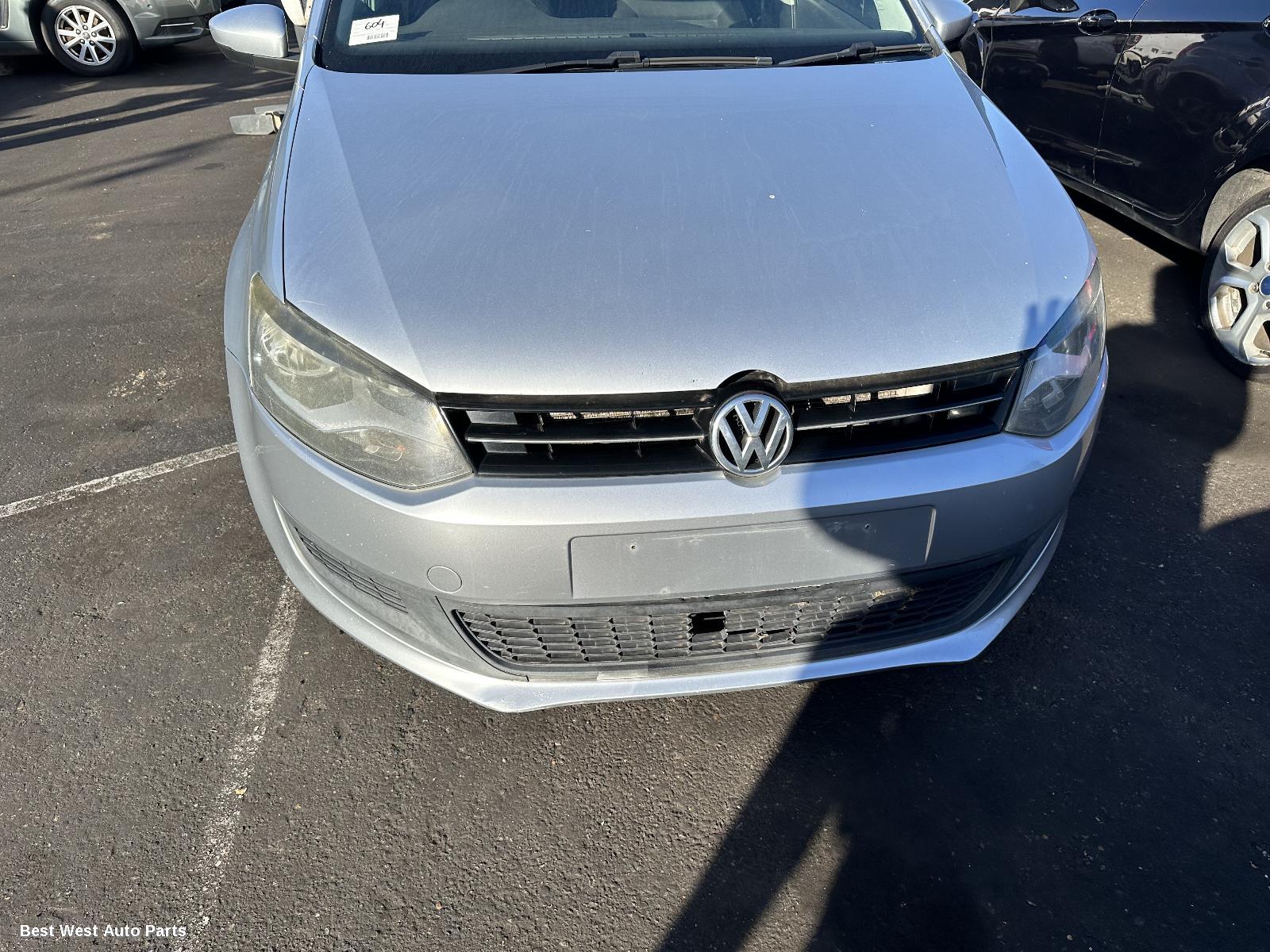 2011 VOLKSWAGEN POLO Grille