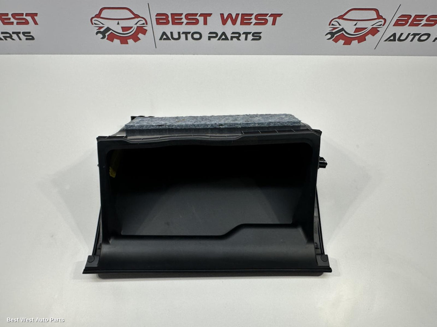 2024 TOYOTA HILUX Glove Box