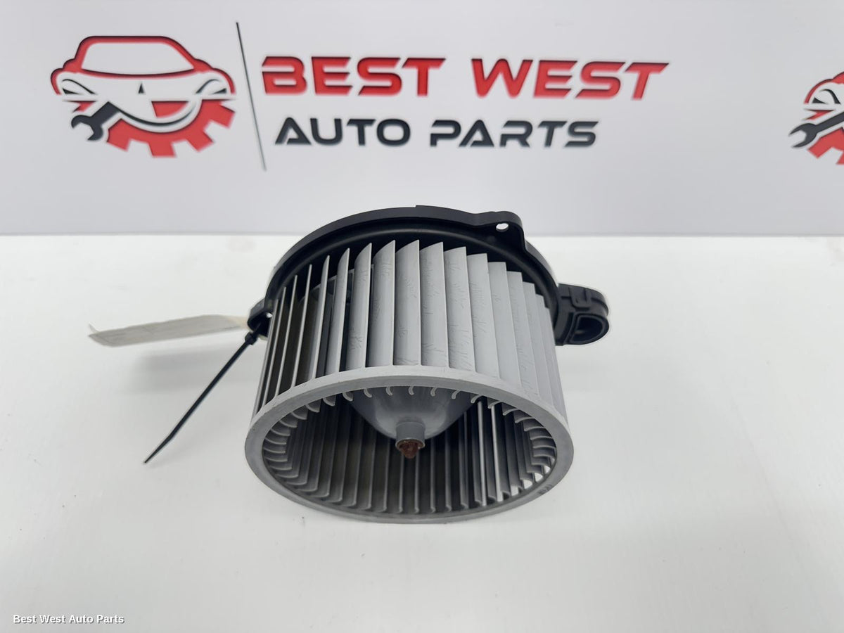 2014 HYUNDAI I30 Heater Fan Motor