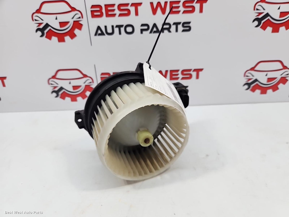 2017 TOYOTA HILUX Heater Fan Motor